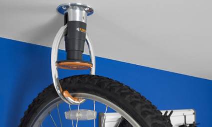 Gladiator Claw per riporrere le bici in garage risparmiando spazio