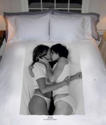Reality Beddings Ragazze Mezze nude a Letto che si baciano solo per voi Reality Beddings Ragazze Mezze nude a Letto che si baciano solo per voi