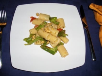 pasta_peperoncini_noci.jpg pasta_peperoncini_noci.jpg