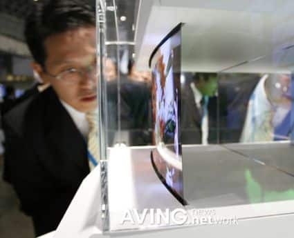 Il Sexy display curvo OLED della SONY dallo spessore di 0,3 mm Il Sexy display curvo OLED della SONY dallo spessore di 0,3 mm