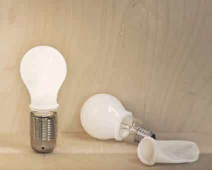 Vecchie lampadine con preservativo, oppure a risparmio energetico? Vecchie lampadine con preservativo, oppure a risparmio energetico?